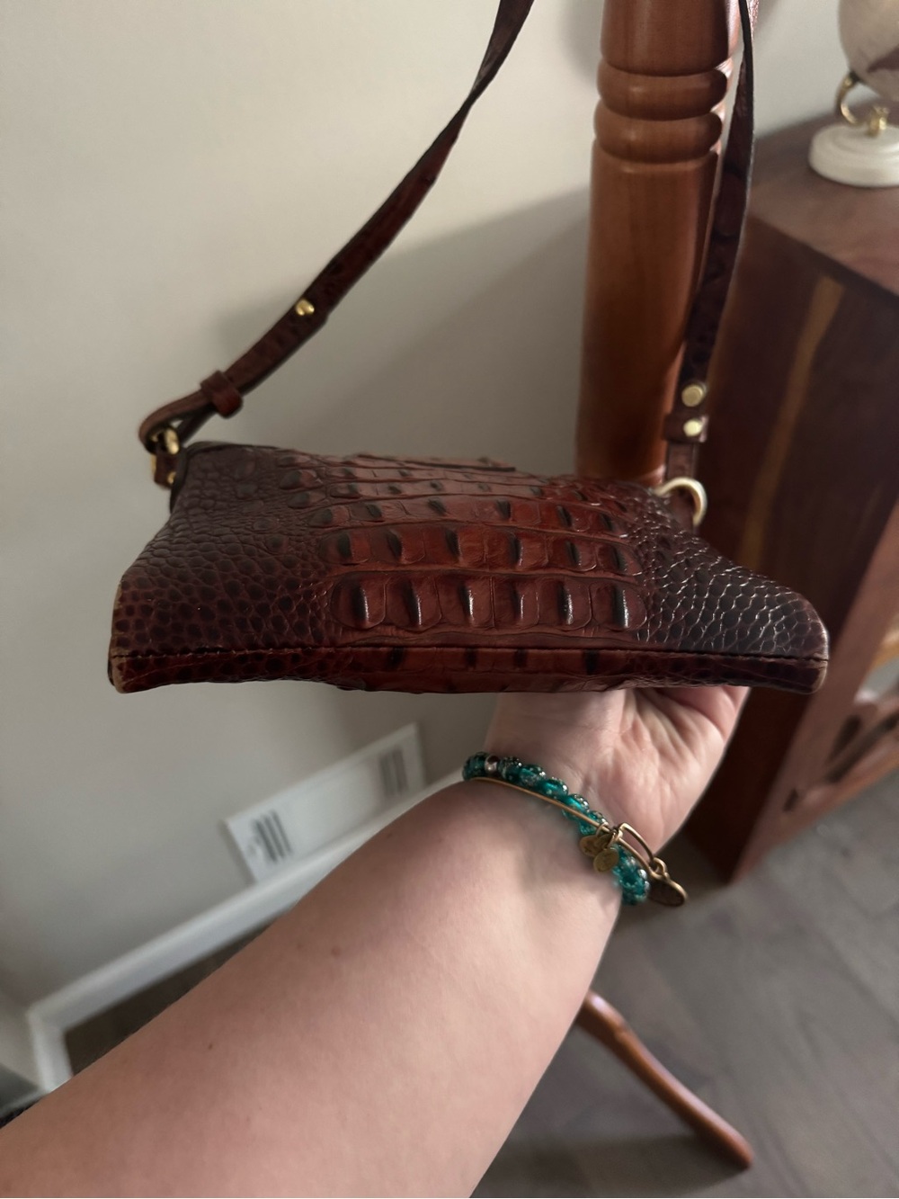 Vintage Brahmin Brown Crocodile Embossed Leather Crossbody Shoulder Bag Purse - Picture 9 of 10